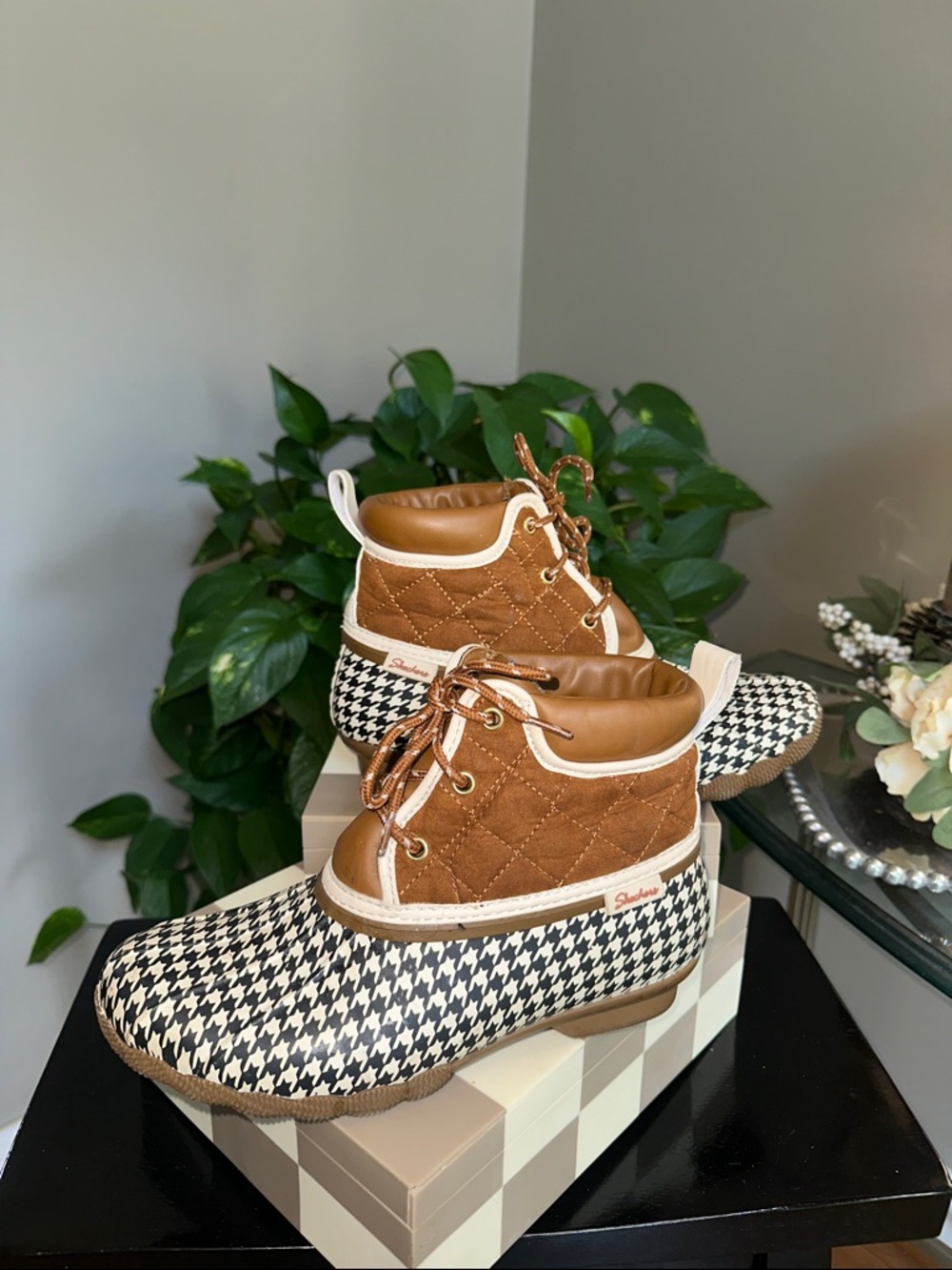 Skechers Brown Quilted & Houndstooth Waterproof Lace-Up Ankle Boots size 8